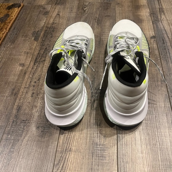 Kyrie Flytrap V - Picture 6 of 7